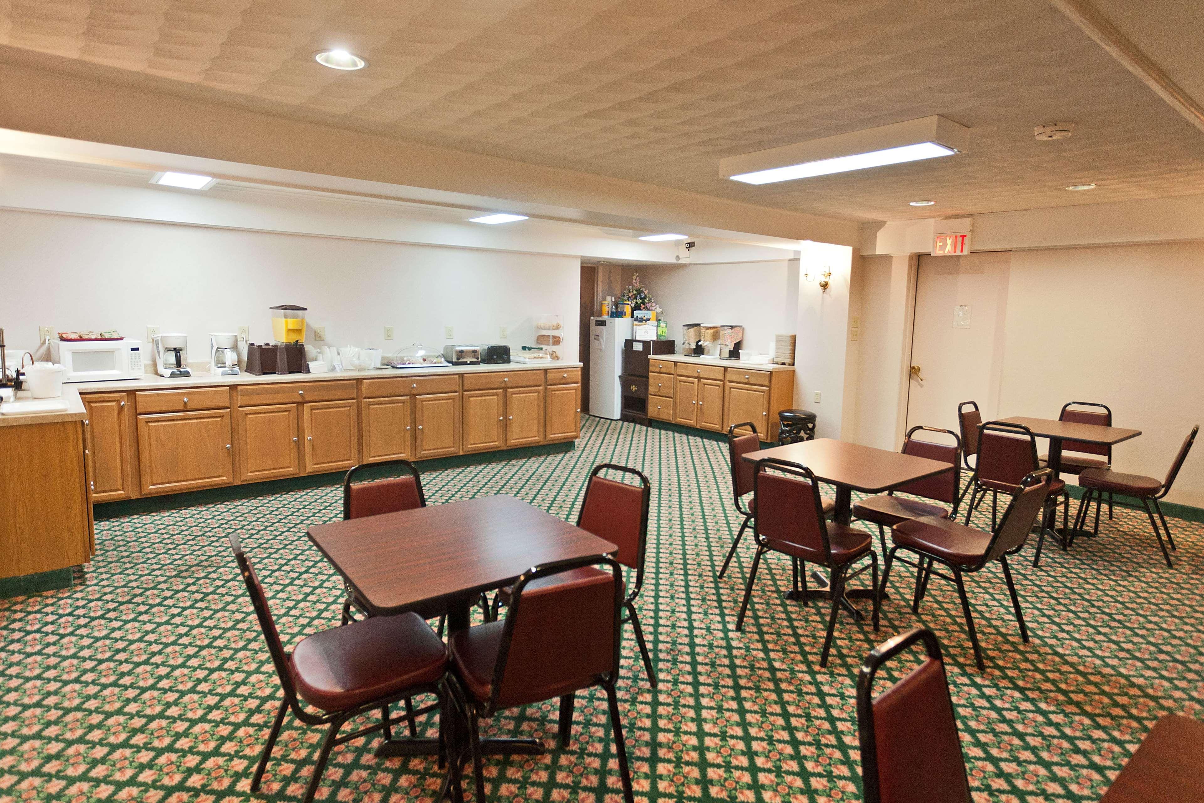 Baymont By Wyndham Lake George Exterior photo